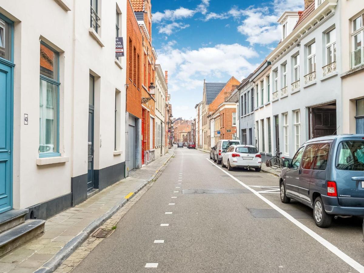 Town House With View Over The 3 Towers Of Bruges Exterior photo